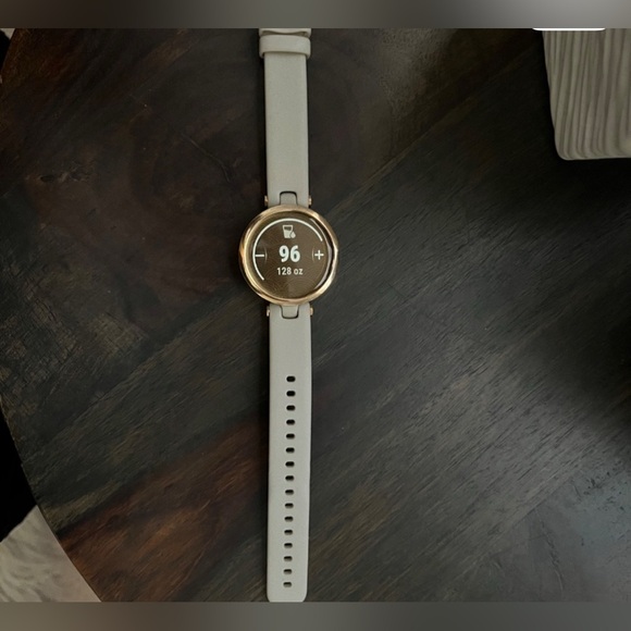 GARMIN LILY SPORT GPS Smartwatch Rose Gold - Picture 3 of 12